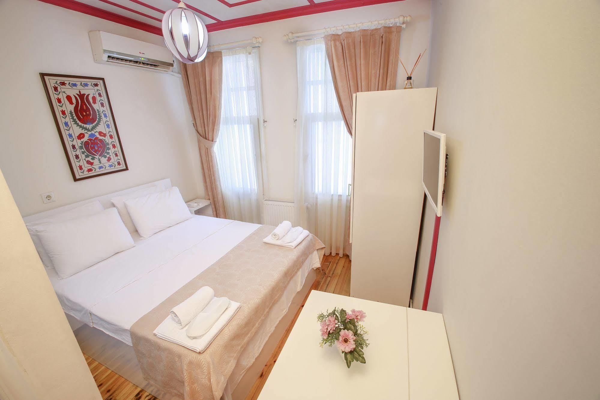 Lale Inn Ortakoey Istanbul Bagian luar foto